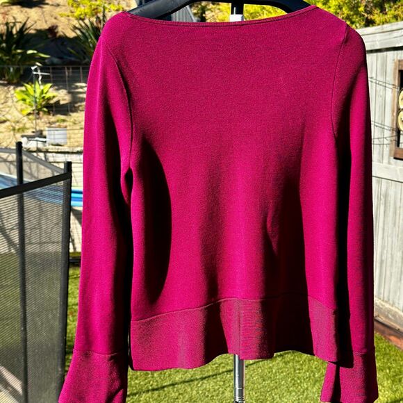 Ann Taylor LOFT Women’s Magenta Peplum Sweater Top Medium Rayon Nylon Knit - Picture 1 of 8